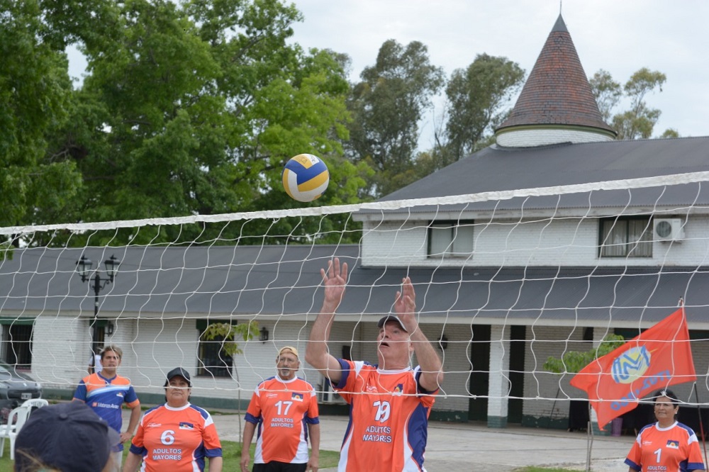 GRAN PARTICIPACIÓN EN EL AMISTOSO DE VOLEY NEWCOM