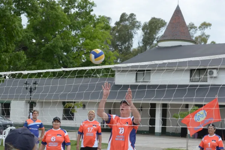 GRAN PARTICIPACIÓN EN EL AMISTOSO DE VOLEY NEWCOM