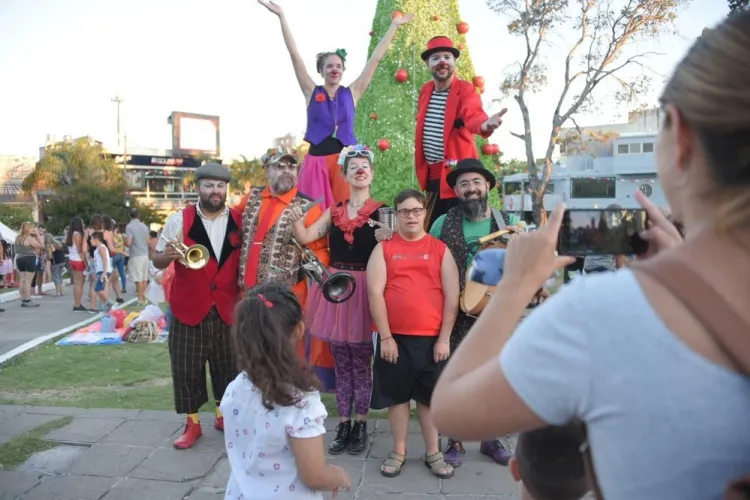 MILES DE VECINOS Y VECINAS DISFRUTARON DE LOS FESTEJOS DE NAVIDAD